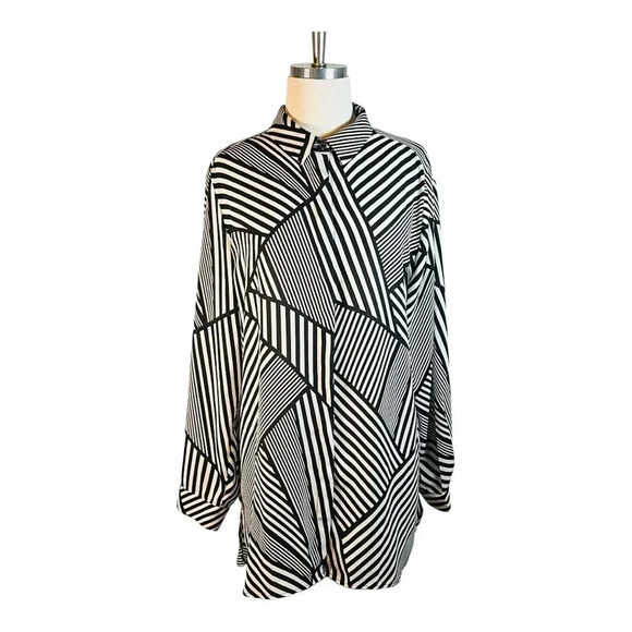 CHICO'S BLACK AND WHITE GEOMETRIC‎ STRIPE PRINT TUNIC TOP WOMEN SIZE MEDIUM - Picture 1 of 9